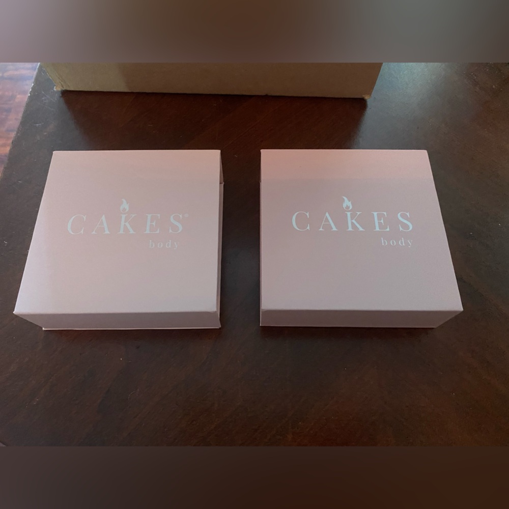Cakes — Grippy set of 2 (triangle & circles) honey, OG (B-DD)